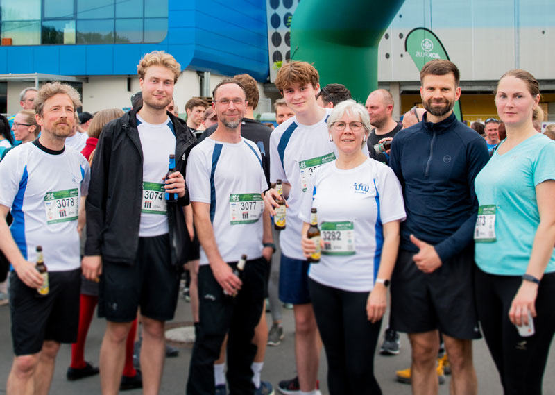 Kolleginnen und Kollegen von ifw Jena und ifw optronics nahmen am 15. Jenaer Firmenlauf teil. 